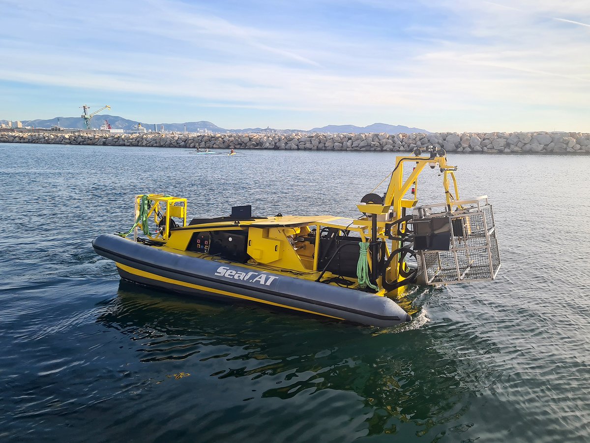 Today we attached the collection basket to the SeaCat mothership and ran some tests in a real life environment, in Marseille.

This basket is a really important component of the Seaclear🌊  system. The collection basket needs to be slowly lowered into the water. (...)