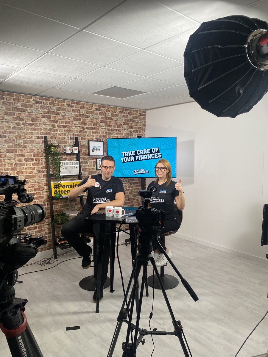 What a fab experience filming this morning's free live #pensionawarenessweek video 'Take Care of Your Finances' ft @broadstone and @PensionGeeks (thanks for having me!) catch up all shows here 👇📽️💷pensionawarenessday.com/videos/wednesd… 
 #PensionAttention #CostOfLivingCrisis #personalfinance