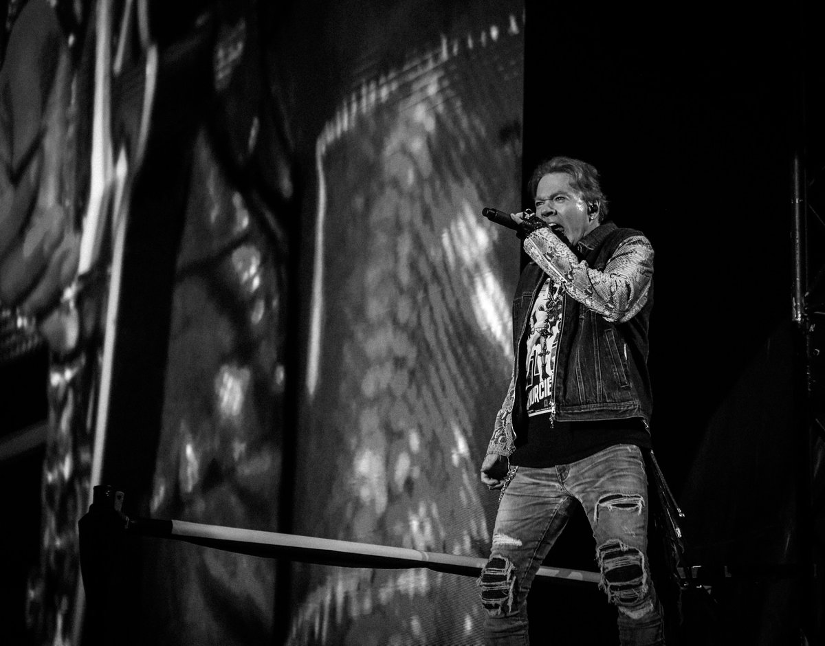 Guns N' Roses tweet media