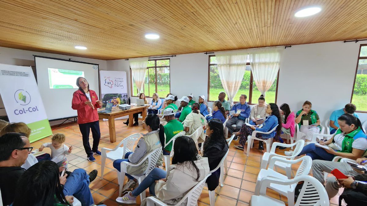 APCColombia's tweet photo. #AEstaHora la alcaldía de Inzá presenta a los asistentes al #ColCol, de Tibú, Río Quito y Pereira, el trabajo de sus niños, niñas y adolescentes para la creación y realización de su parque infantil incluyente; una buena práctica tenida en cuenta en el Plan de Desarrollo municipal https://t.co/JFg2qU3C4e