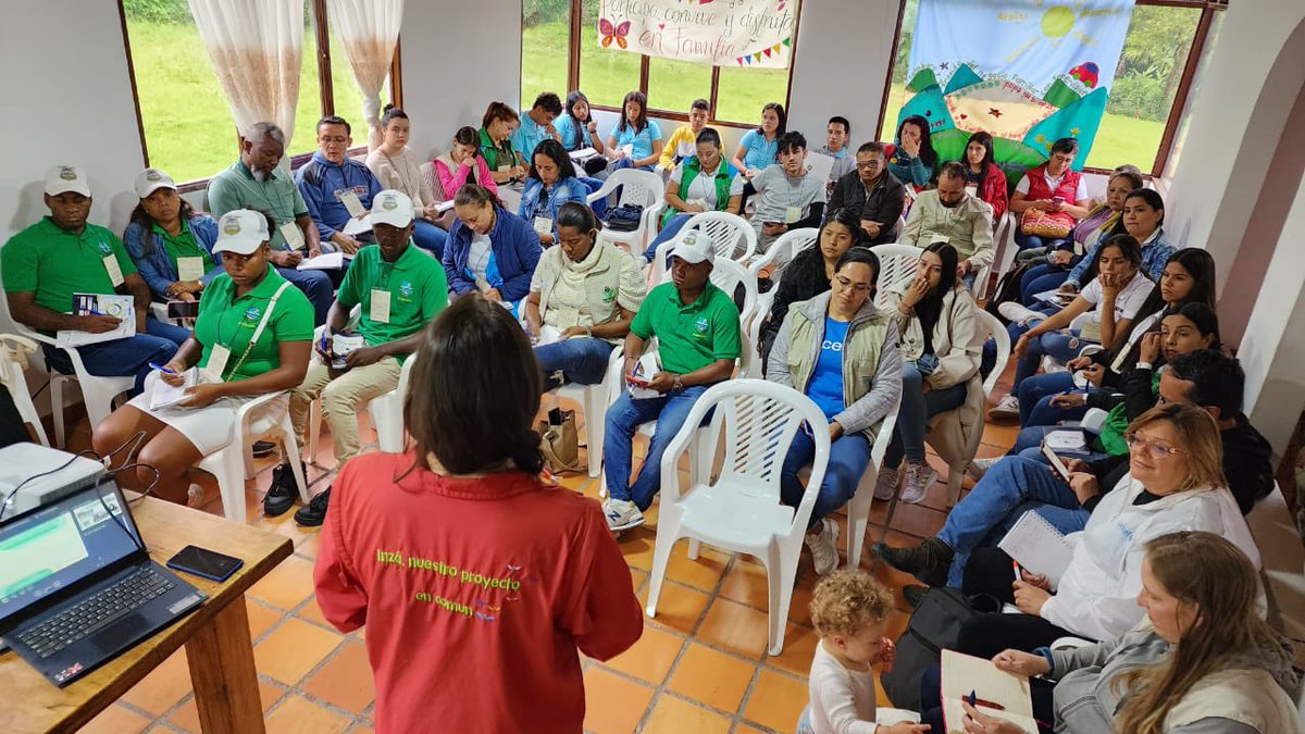 APCColombia's tweet photo. #AEstaHora la alcaldía de Inzá presenta a los asistentes al #ColCol, de Tibú, Río Quito y Pereira, el trabajo de sus niños, niñas y adolescentes para la creación y realización de su parque infantil incluyente; una buena práctica tenida en cuenta en el Plan de Desarrollo municipal https://t.co/JFg2qU3C4e