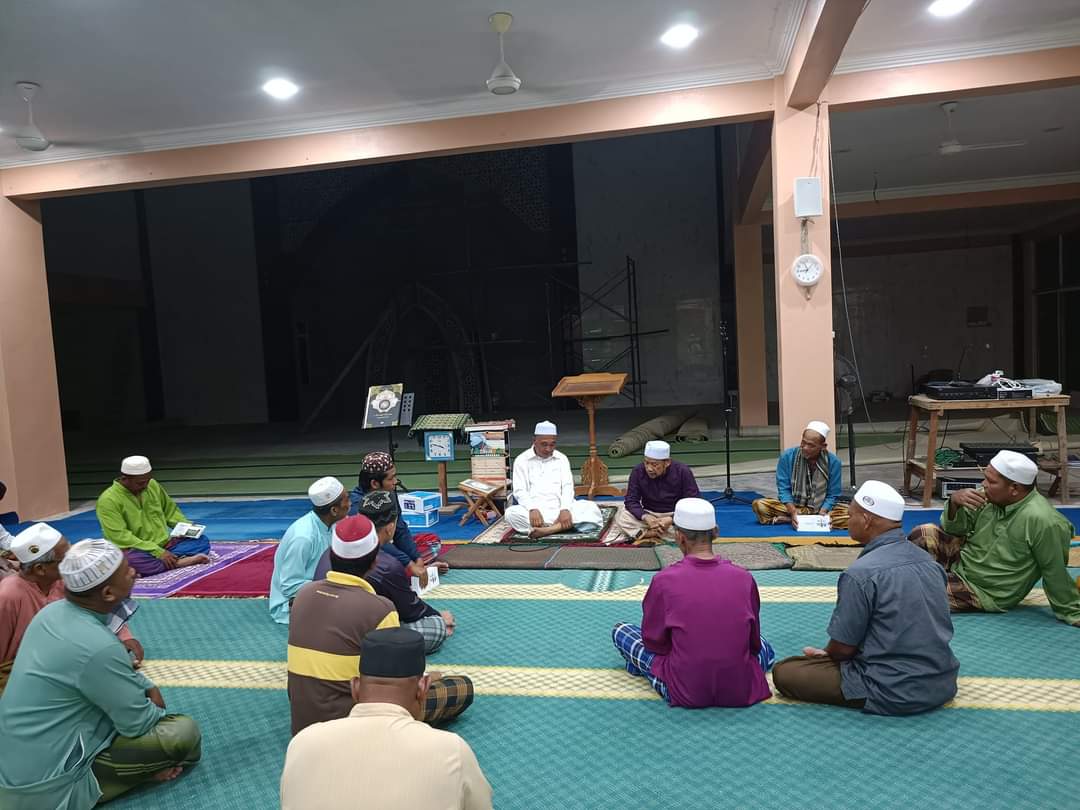 cheabdullah_dcl's tweet photo. Malam ini bersama dengan jemaah yang hadir di Majlis Kesyukuran Sempena Maulidur Rasul yang diadakan di Masjid Al-Itqan Mukim Telaga Bata, Tumpat.

#DCL
#tumpatsejahtera
#lebarkankasihtautkansayang https://t.co/o5NILAl9pW