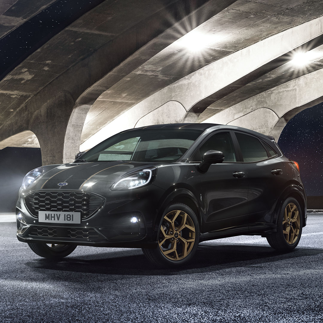 FordNewsEurope's tweet photo. The #FordPuma ST-Line Gold Edition.
Whether in Black Agate or Grey Matter body paint, this special edition features 18-inch Gold Aurora allow wheels and matching interior features throughout.
Read more on the #FordBlog 👇
https://t.co/nAgobq6dHv https://t.co/zuo7NHNnkX