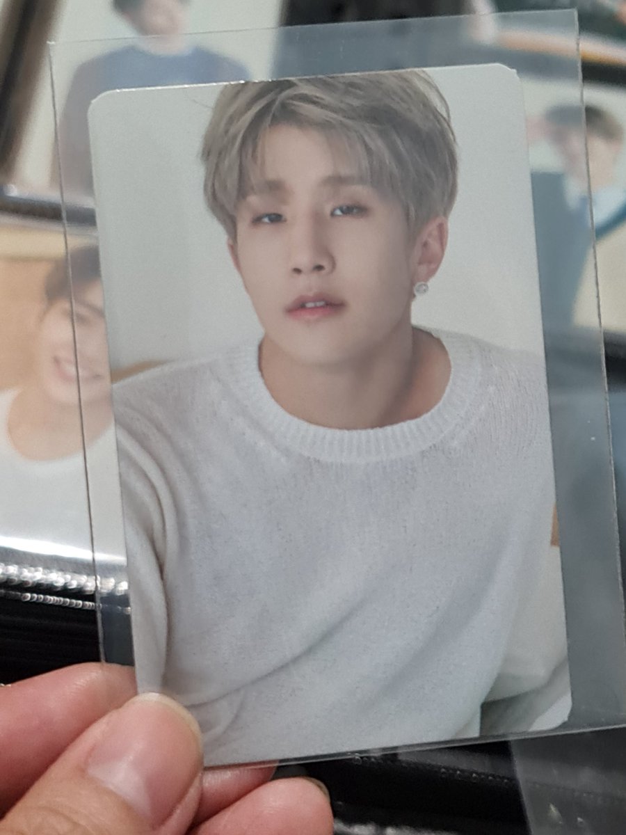 myungjunnieee's tweet photo. Jinjin "come to papa" pc appreciation post. Ang hawt sheeeet. HELP. 🥵 https://t.co/RMII1EdoCO