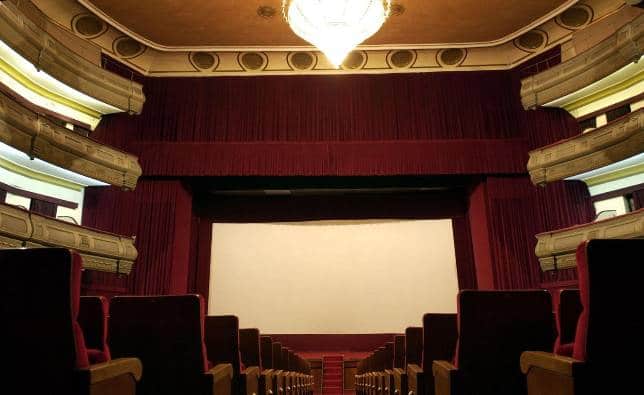 AdepaSevillaHca's tweet photo. No sé si nos duele más la indiferencia de @antoniomunozsev  y del Consejero de Cultura ante el cierre del Teatro-Cine Cervantes con 150 años de historia de Sevilla o el fatalismo con que los medios de comunicación tratan el cierre. https://t.co/J1RqofL0xK