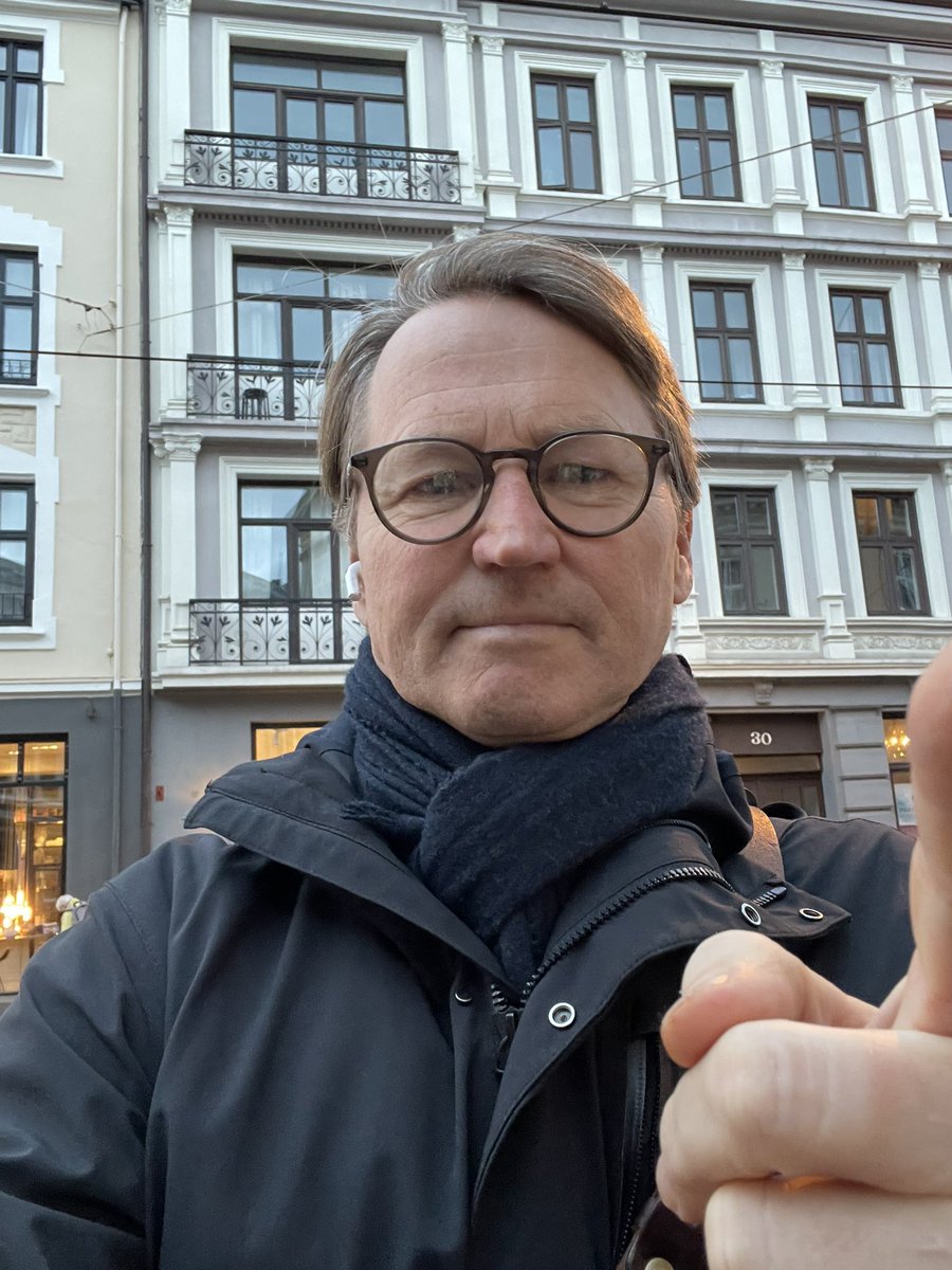 paalfrisvold's tweet photo. I går fikk jeg nok en henvendelse fra BAHR som ber om min EU-kompetanse. Før jeg gjør det utfordrer jeg dem til duell om oljeskattepakken de stod bak som @Partiet &amp; jeg har klaget inn til @eftasurv Men hver gang jeg foreslår det blir det stille. De tør tydeligvis ikke. #pyser https://t.co/ZdyL4GjIAA