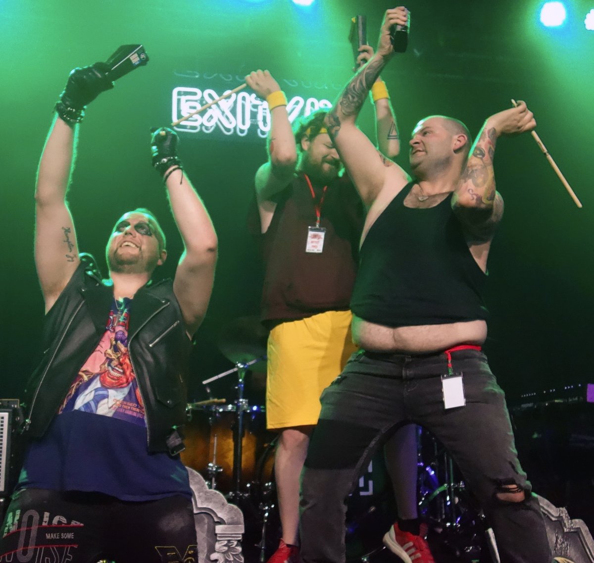 More cowbell !! 🐮🔔🤘 #HalloweenBall 🎃 <a href="/EXIT_IN/">EXIT/IN</a> <a href="/EYEshows/">EYEProductions</a> <a href="/NotYourNails/">Not Your Иails</a> <a href="/Jordan_Moed/">Jordan Taylor Moed</a> <a href="/NYN_JONN/">Ron Zertnert</a> #AndyHarbermehl #DontFearTheReaper