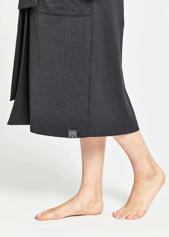oiselle's tweet photo. You'll be the holiday MVP if you gift our Lux Life Robe. New colors! 🌈 And 40% off during our sitewide sale: https://t.co/KTfqMHMiDk #flystyle https://t.co/TS21Uv1Ctn