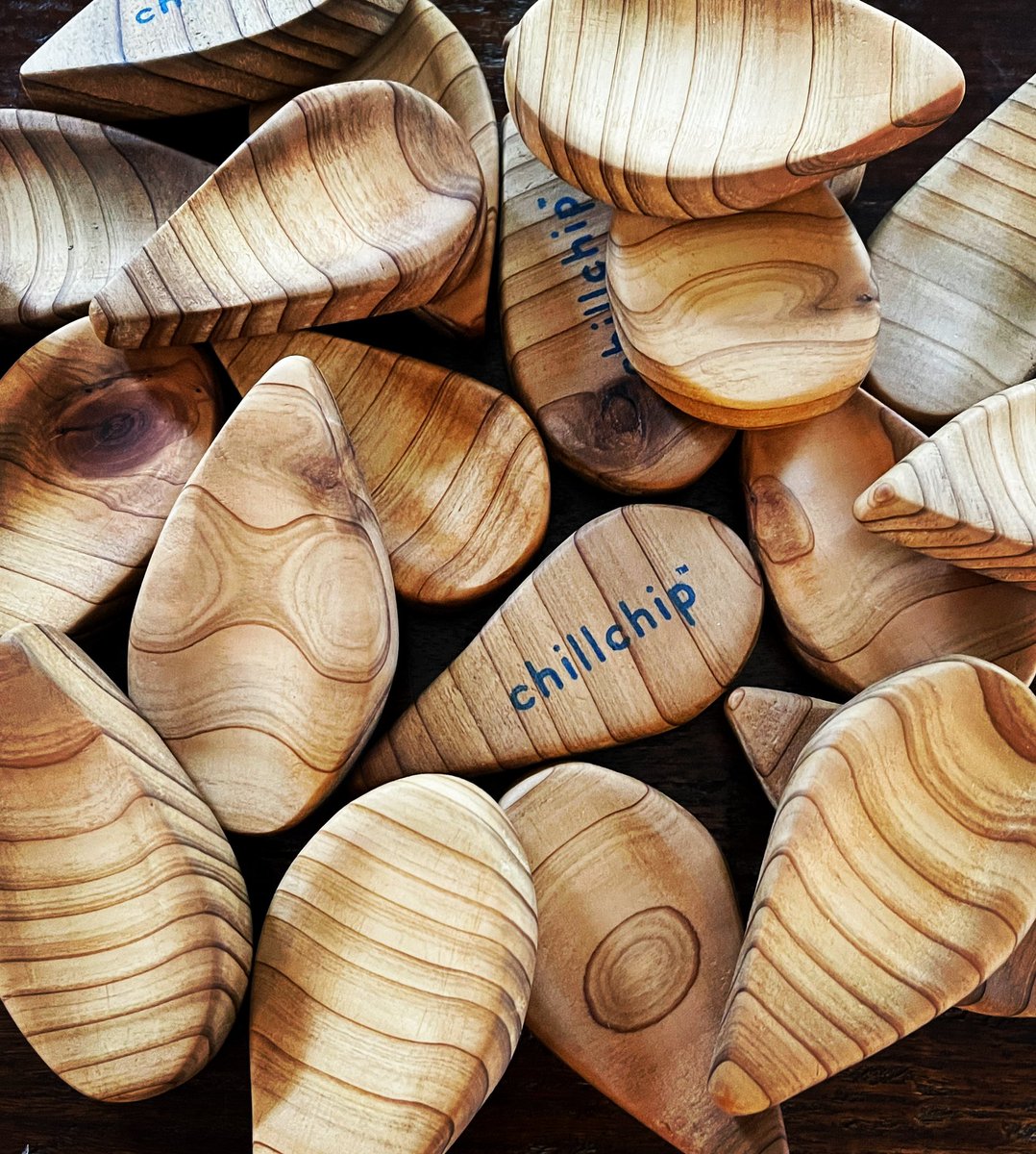 pockitudes's tweet photo. Coming soon, exclusively at https://t.co/dJdsvgZapP, the chillchip™️

🤟

💚 

#chillchip #calming #stressrelief #anxietyrelief #relaxing #pockitudes #mindfulness #selfcare #mentalhealthsupport #giftideas #christmasgifts #madeinusa https://t.co/9vm2Zdk3XX