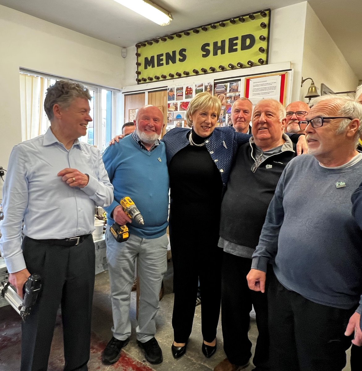 Minister for Rural and Community Development, @HHumphreysFG , announced funding of €800,000 to support Men’s Sheds during a visit to the Dublin 12 Men’s Shed in Kimmage today. We will be running webinars to help individual sheds with the process; applications open early Dec.