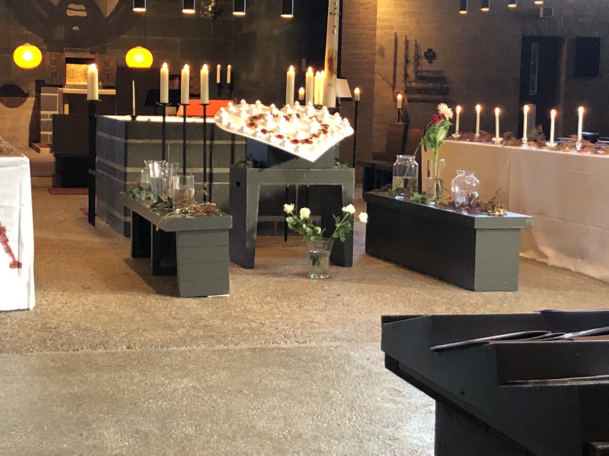 Ter gelegenheid van Allerzielen vond er een indrukwekkende herdenkingsdienst plaats in de H. Joannes de Doperkerk in Boskoop. Wij lazen de namen op van overleden parochianen vanaf 1923 tot nu. #zodatwijnietvergeten #boskoop800