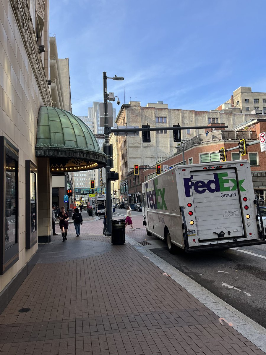 JesseRayy's tweet photo. @PghDOMI @gainey_ed @PghPolice @Pgh311 @BikePGH Another day, another 4 vehicles in the Penn Ave bike lane (including a @DowntownPitt truck) Sigh… https://t.co/f7j02VeGkt