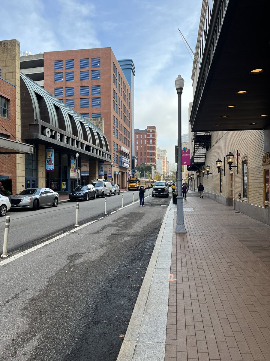 JesseRayy's tweet photo. @PghDOMI @gainey_ed @PghPolice @Pgh311 @BikePGH Another day, another 4 vehicles in the Penn Ave bike lane (including a @DowntownPitt truck) Sigh… https://t.co/f7j02VeGkt