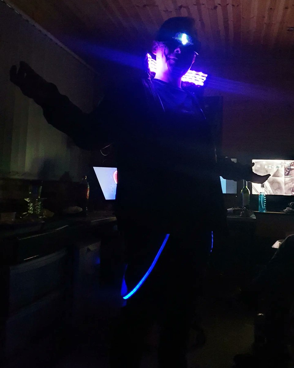 PfIllustration's tweet photo. Halloween 2022 and I was only a little obsessed with cyberpunk, quite happy with how it came out

#halloween #halloweencostume #halloweenmakeup #cyberpunk #cosplay #costume #edgerunners #cyberpunk2077 #cyberpunkedgerunners #cyberpunk2077cosplay https://t.co/IvecZ0VqcE