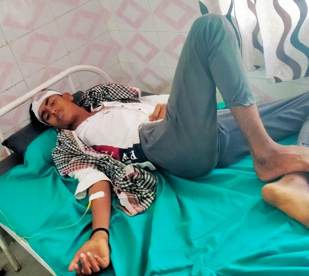Karu, Tunnu, Munna &amp; Pradeep Yadav molested a SC woman in JH and beat up her son when he protested. The local police took the side of the culprits.

<a href="/JharkhandPolice/">Jharkhand Police</a> <a href="/GIRIDIHPOLICE/">GIRIDIH POLICE</a>, do you have any accountability or not?