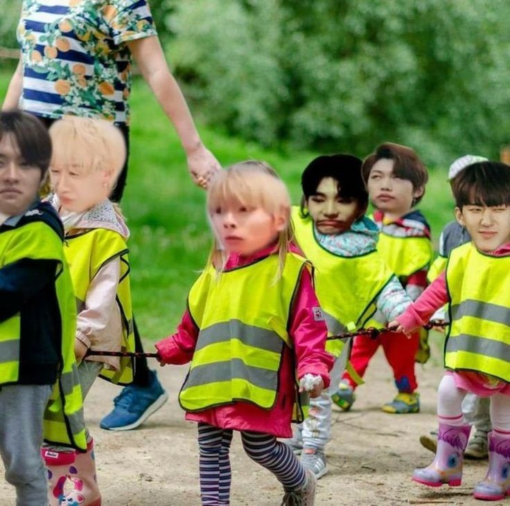 Lissivonhicks's tweet photo. Lets help the kids getting this award 
#MAMAVOTE #Straykids https://t.co/H77BnRLwvb