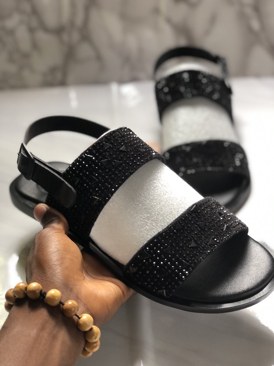 dolgsoles's tweet photo. @firstdoktor I’m dol G soles, I make all kinds of footwear for both gender https://t.co/EUWmh6yE6Q