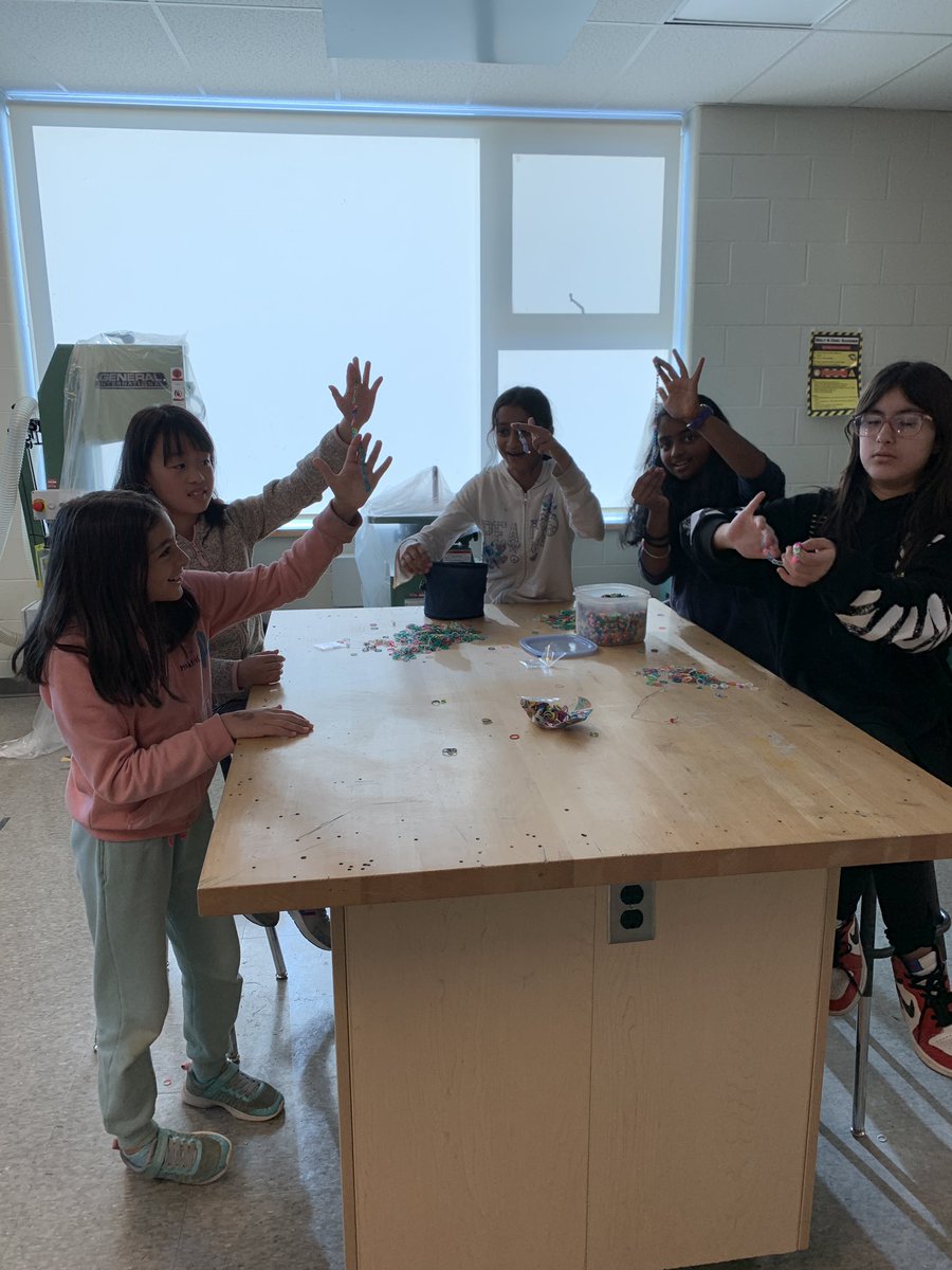 MsLaffinJST's tweet photo. 6A earned a celebration! Rainbow loom is a hit! Extra outside time is perfection! @JSTwrdsb @janlaffin @wrdsb https://t.co/lxCuvvkTua