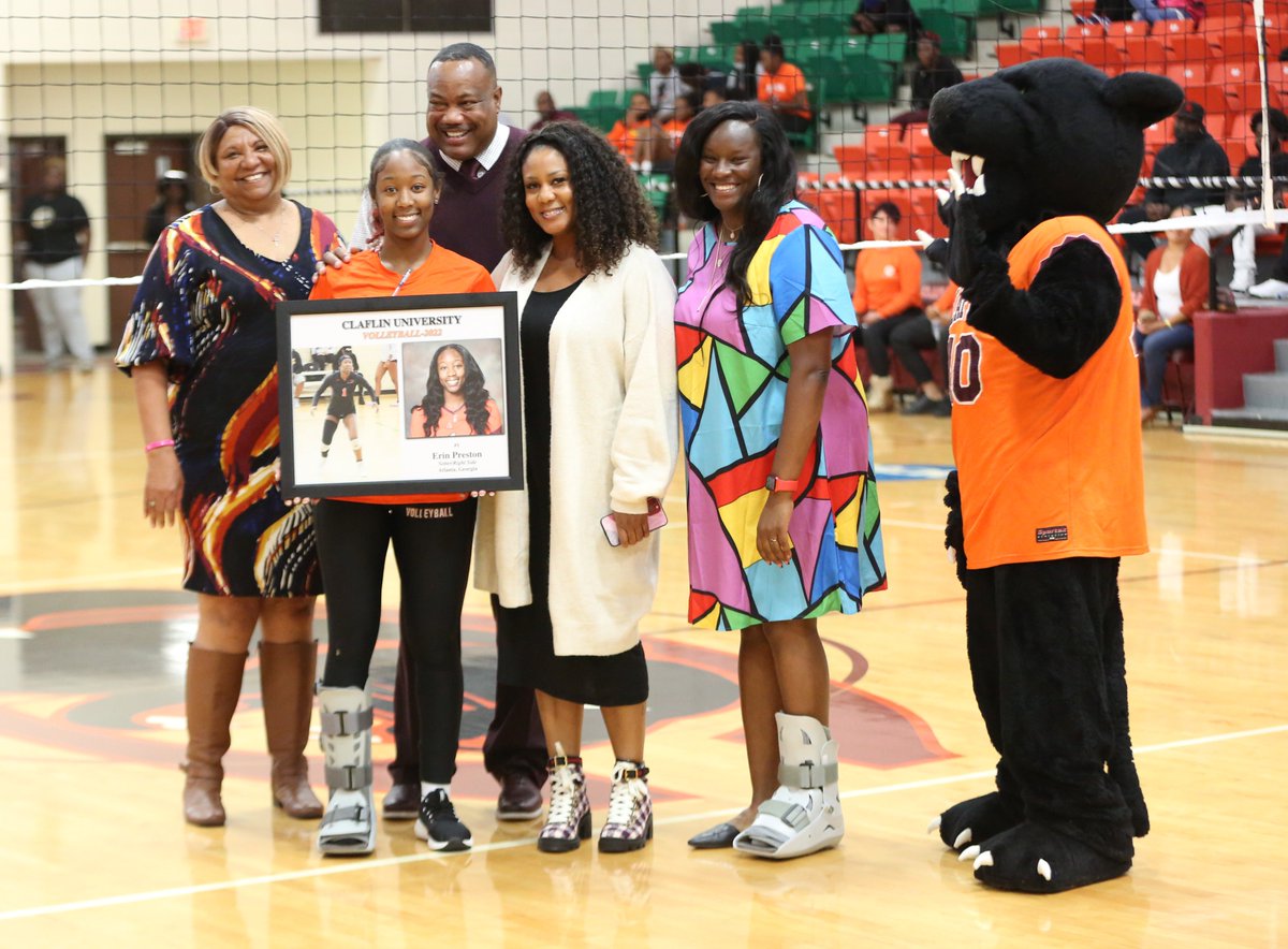 ClaflinPanthers's tweet photo. Here are a few photos from Lady Panthers SENIOR NIGHT! View a full gallery below: 
https://t.co/OqQmUsneeW https://t.co/cfnBRX8yJA