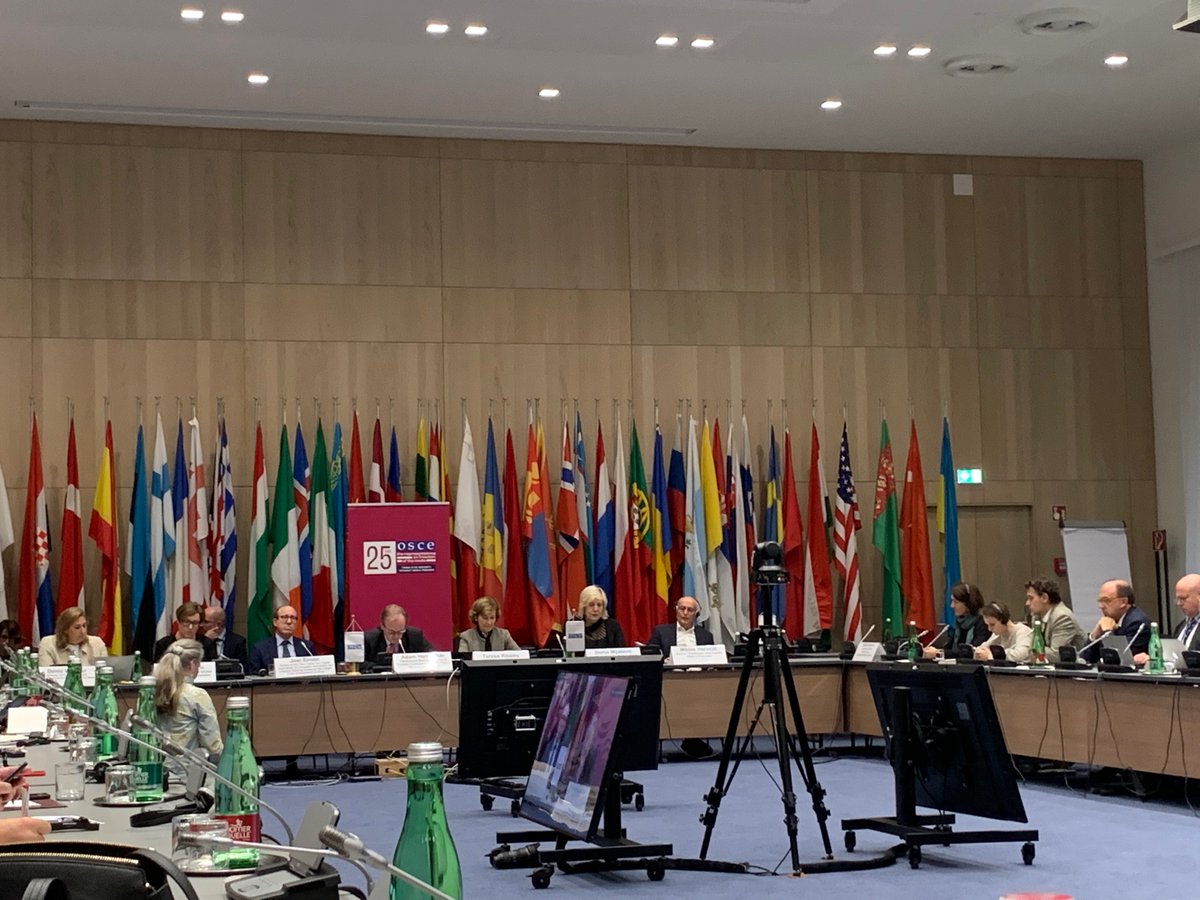 SwitzerlandOSCE's tweet photo. 🇨🇭is grateful for @OSCE_RFoM commitment to protecting #mediafreedom & safety of journalists over the last 2⃣5⃣ years. Mandate of #RFoM is more important than ever. There is no security without media freedom.
👉Find report marking the anniversary here: https://t.co/UGB764RCkt https://t.co/LN5ISTTfGA