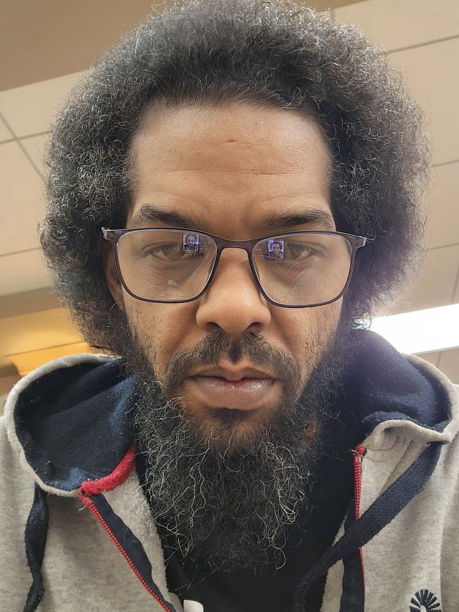 kawreck's tweet image. 