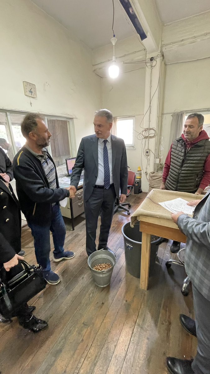 Ahmet_Guldal's tweet photo. İncelemelerimize #Samsun #Çarşamba Fındık Alım Noktamızda devam ediyoruz.

Alımlardan ve işleyişimizden memnuniyetlrini ifade eden üreticilerimize teşekkürlerimizi sunuyor ve bereketli bir sezon daha diliyorum.

#tmo https://t.co/vNogMFomdz