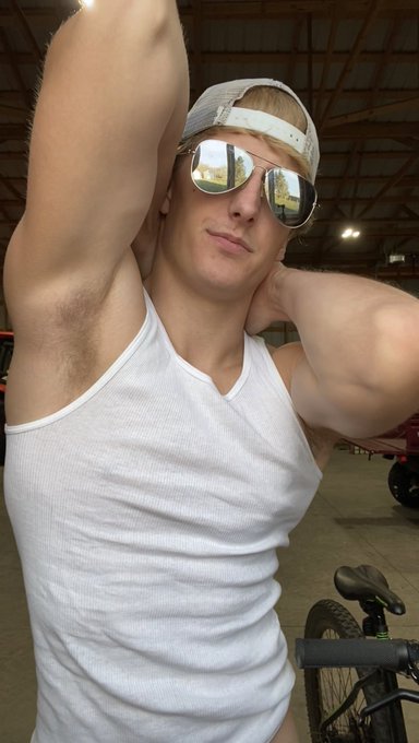 Only RT if you ❤️ armpits https://t.co/hZhrMxO0b6