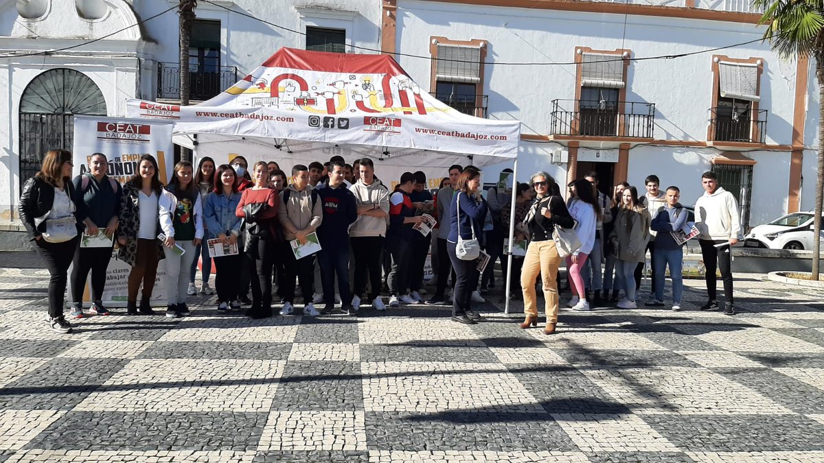 Hoy miércoles, CEAT Badajoz ha visitado la localidad pacense de Olivenza, para realizar, la primera de las seis acciones programadas dentro del nuevo programa “Emprende en Tú Entorno”,  bajo el lema, “Construyendo Tu Futuro”