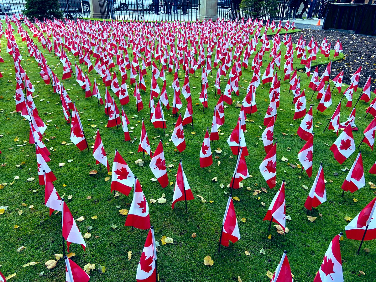 OLOL_TCDSB's tweet photo. #ManulifeRemembers #DowntownSchools @SOArea6_TCDSB @TCDSB https://t.co/NfAryt7jxf