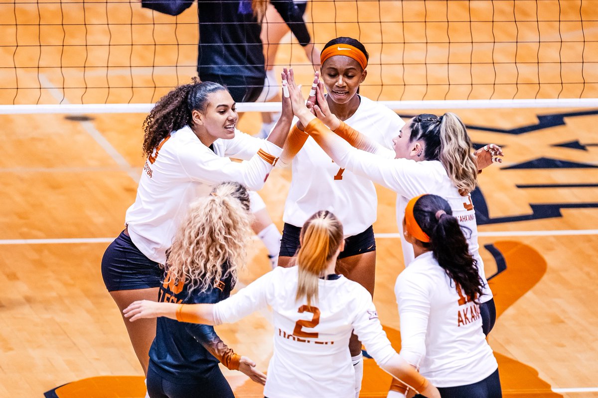 TexasVolleyball tweet picture