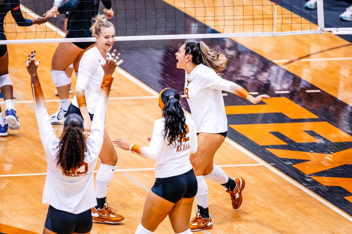 TexasVolleyball tweet picture