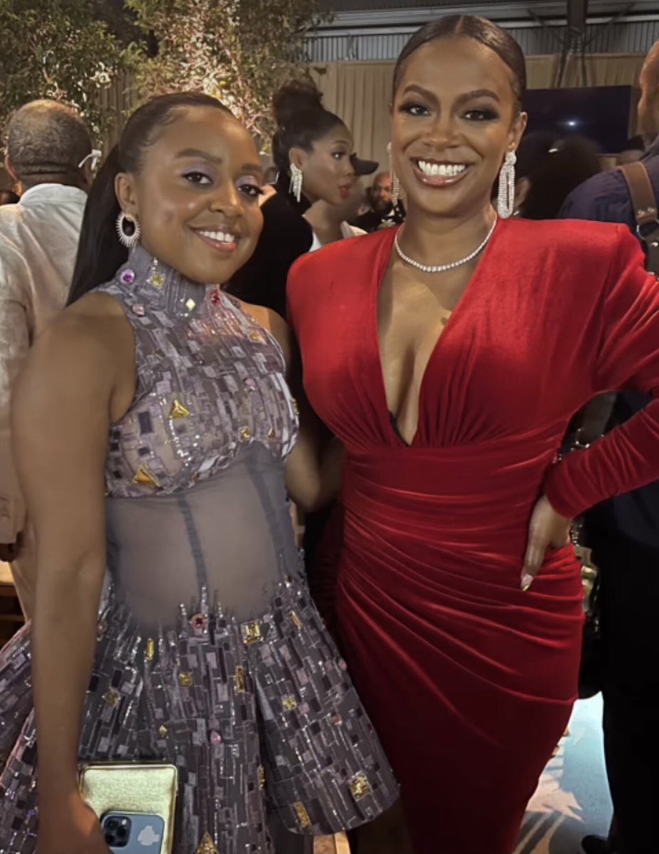 Kandi was honored as one of the #EbonyPower100 She looked STUNNING at this star-studded event as she posed with Issa Rae and other attendees🤩💫🌎 #RHOA #BRAVOTV