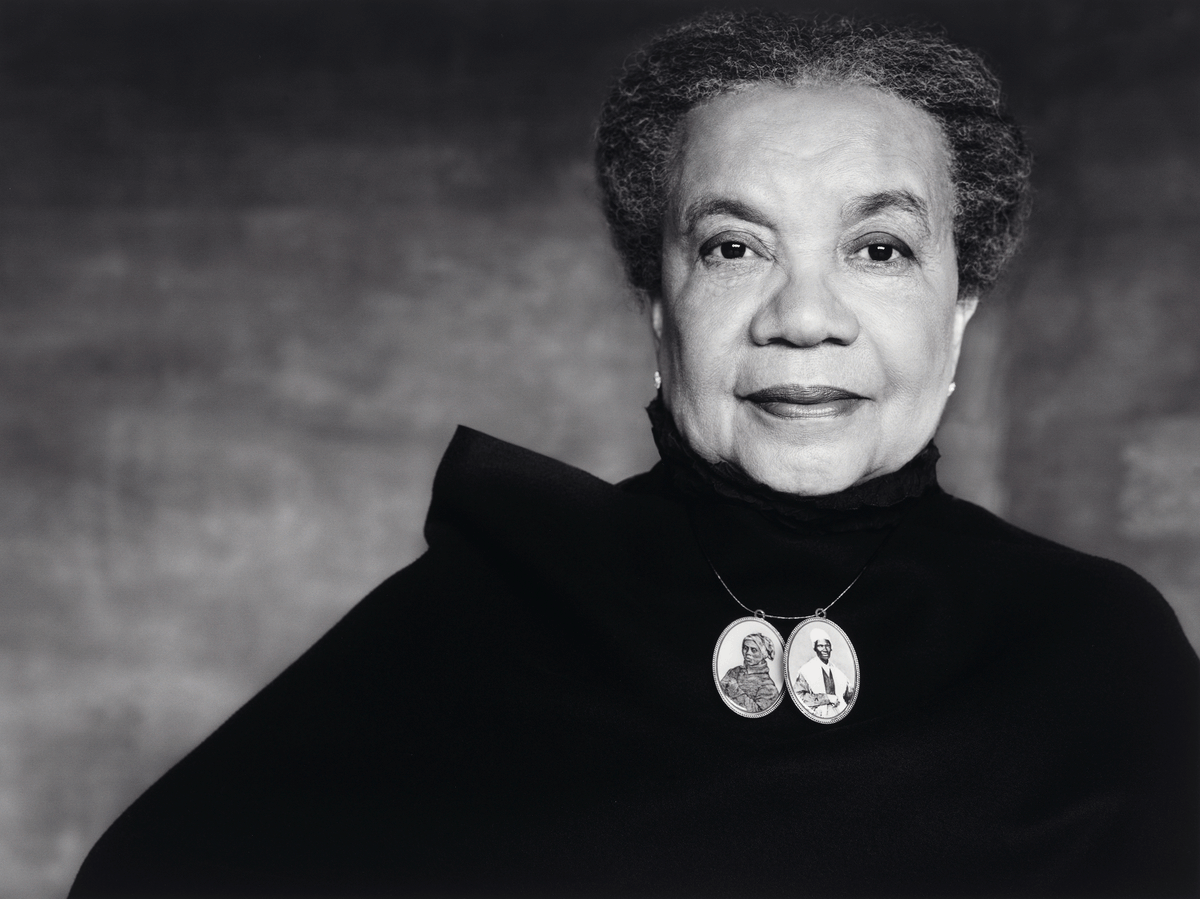 ChildDefender's tweet photo. Thank you to @ruvenafanador for creating this stunning portrait of Marian Wright Edelman for @smithsoniannpg’s collection. This portrait will hang next to fellow honorees José Andrés, Clive Davis, Ava DuVernay, Anthony Fauci, Serena Williams &amp; Venus Williams. #PortraitOfANation https://t.co/Q95vtn7cna