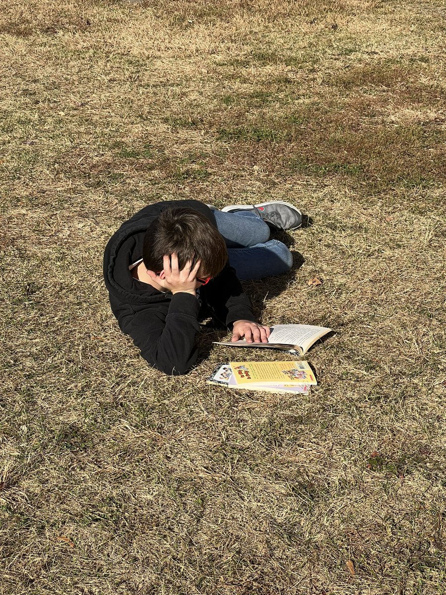 When it’s 60 degrees in November in Minnesota, you take your reading outside. <a href="/RiversideOtters/">Riverside Central Elementary School</a>
