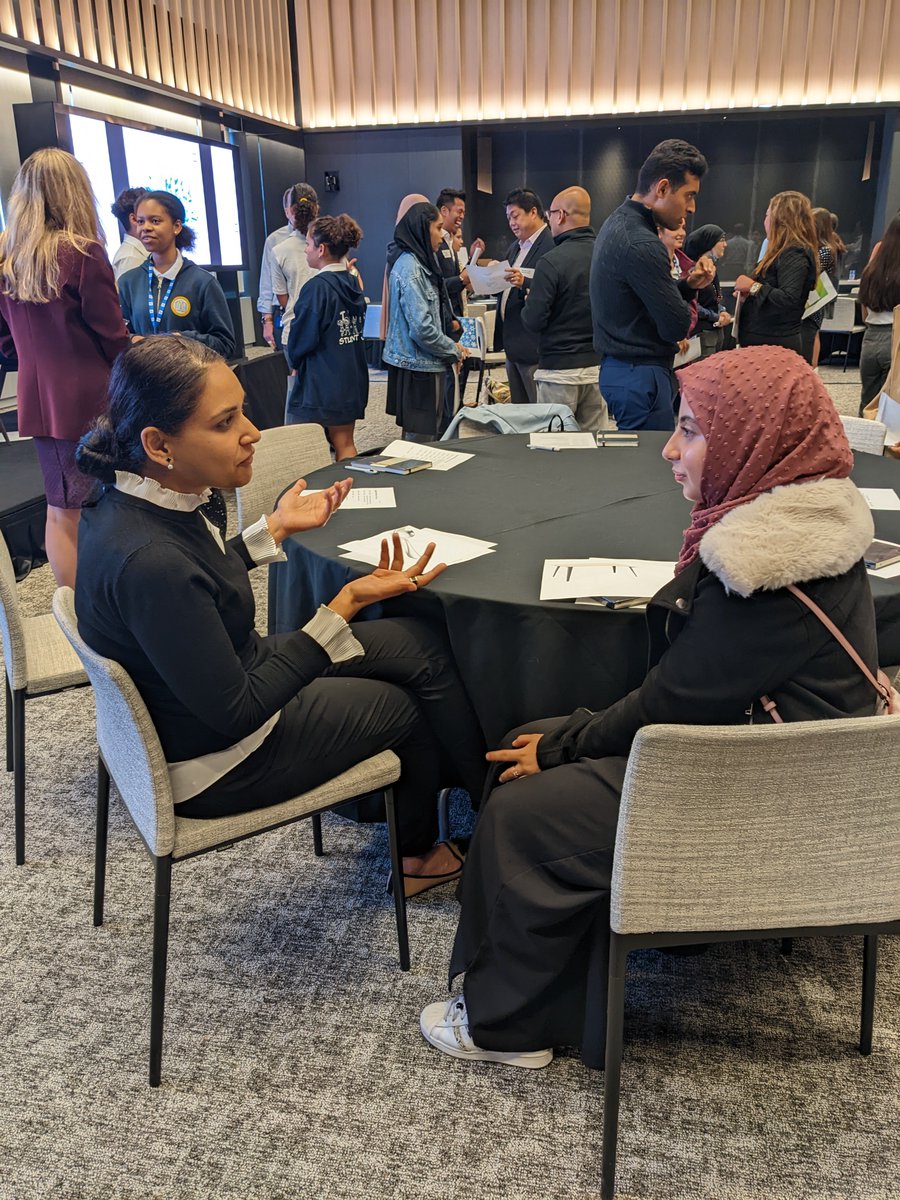StudentLeadNet's tweet photo. Last week, tenth graders at @tywlsastoria  attended “TYWLS at the Workplace” at @DeutscheBank! Students met with Deutsche Bank employees, learned about their jobs, shadowed their work, &amp; got a tour! 

Read the full blog recap: https://t.co/z0hePHMLYs

#Careers #Networking https://t.co/ApoSsN9SU8