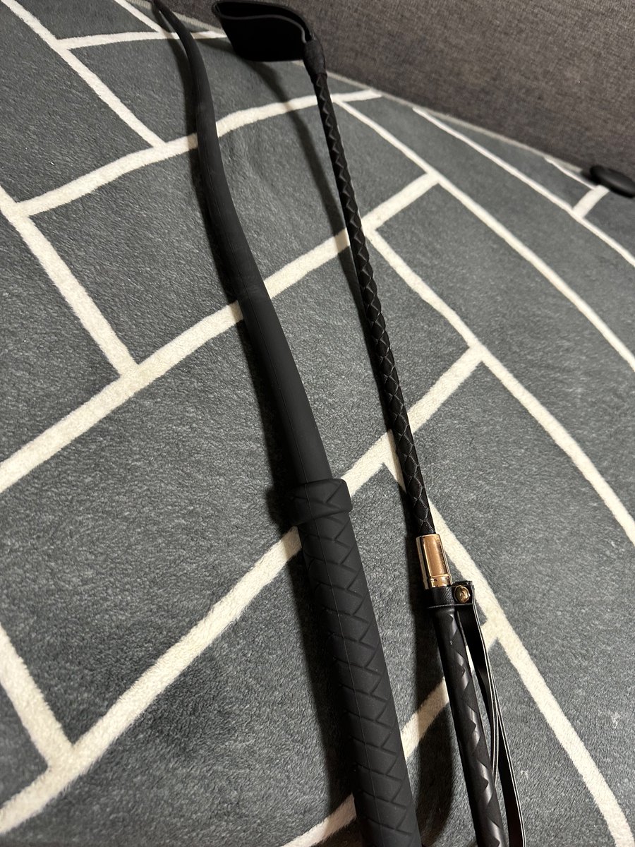 아름다운 너의 비명

#대구#스팽#스팽커#스팽키#붉게#멍#강아지#펫#디그레이디#구인