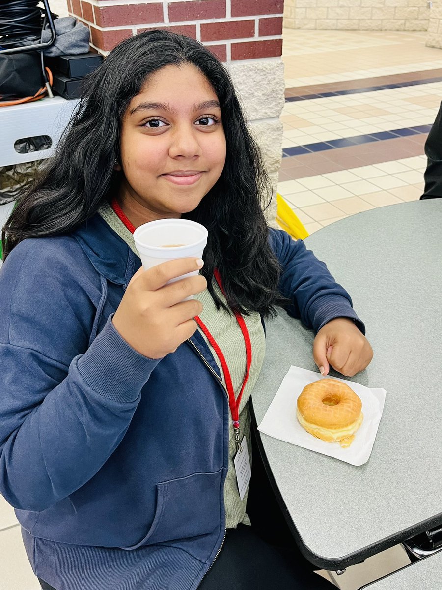 BerryMiller_JH's tweet photo. About 350 Bobcats were rewarded with 🍩s & hot chocolate during #MillerMoment today for earning gold or silver Bobcat cards for Term 1. We are proud of each one of them! #PositiveIncentives ❤️💙🐾🍩 #AlwaysGrowing #WeArePearlandISD https://t.co/18J1rL6ZTI