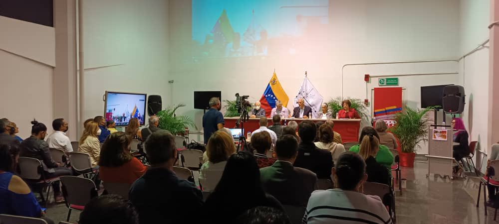 DeFevp's tweet photo. #2Nov #Ahora El XVI Aniversario de la @DeFevp y homenaje al profesor Mario Sanoja. Actividad liderada por el VP Planificación, @rmenendezp y el dip y Pdte de la #FEVP @ramolinap.
Qué contó con la participación de la prof. Iraida Vargas y el prof Luis Britto.
#EsNuestraAmérica https://t.co/3TfAnBBnVM
