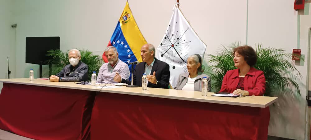 DeFevp's tweet photo. #2Nov #Ahora El XVI Aniversario de la @DeFevp y homenaje al profesor Mario Sanoja. Actividad liderada por el VP Planificación, @rmenendezp y el dip y Pdte de la #FEVP @ramolinap.
Qué contó con la participación de la prof. Iraida Vargas y el prof Luis Britto.
#EsNuestraAmérica https://t.co/3TfAnBBnVM