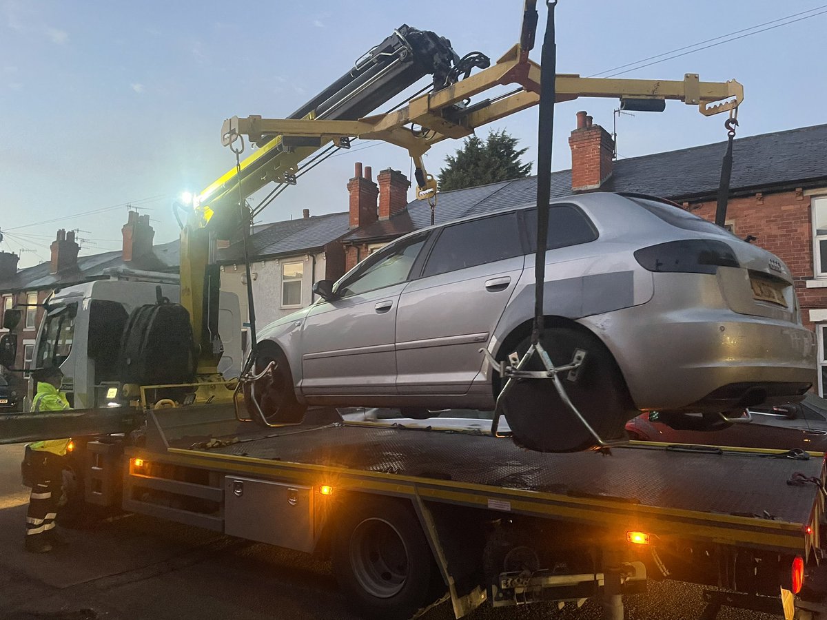 CP_VehiclePound's tweet photo. Early morning untaxed vehicle operation, first vehicle lifted off Vernon Road at 06:30am. https://t.co/nH2Vg22X9i