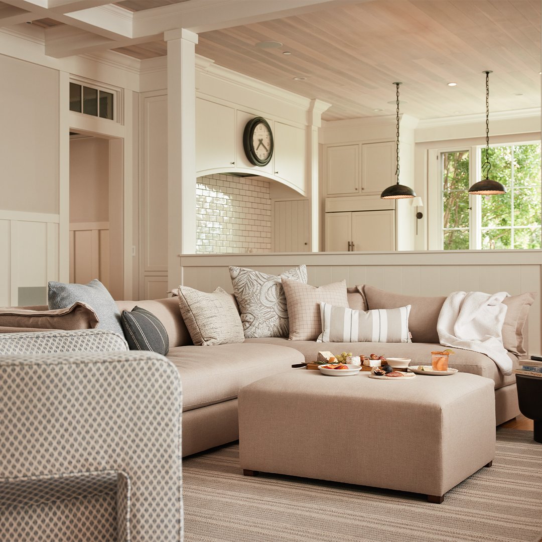 Take your neutrals to a new level with #trending fabrics that bring this color staple to center stage. Soft white, warm ivory, and earthy beige help to brighten your space while keeping a soft and #cozy appeal.
sunbrel.la/neutrals