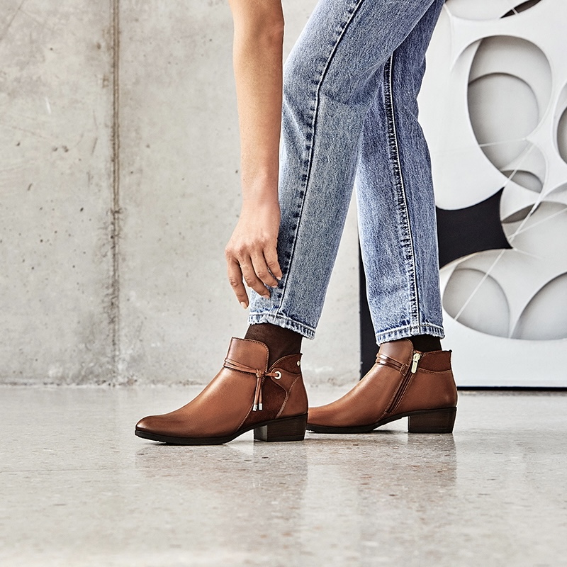 BirkMid's tweet photo. It’s Boot Season!
.
#birkenstock #papillio #dansko #pikolinos #naot #boots #bootie #shoplocal #midtownsac #birkenstockmidtown https://t.co/MEZxmRt0Tw