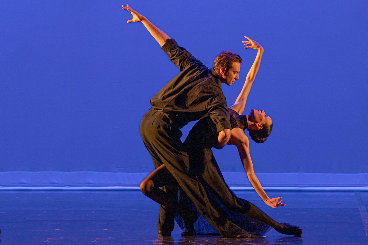 📢 Buenos Aires Ballet. [ <a href="/BsAsBallet/">Buenos Aires Ballet</a> ] 
📍 #SalaCovarrubias del <a href="/TNCubaOficial/">Teatro Nacional de Cuba 🇨🇺</a>
🗓 Días 3 y 4 de #Noviembre ⏰ 8.30 p.m.
👉 Más en: 🔗 bit.ly/3U3muQG #27FIBHAA #MejorArteParaTodos