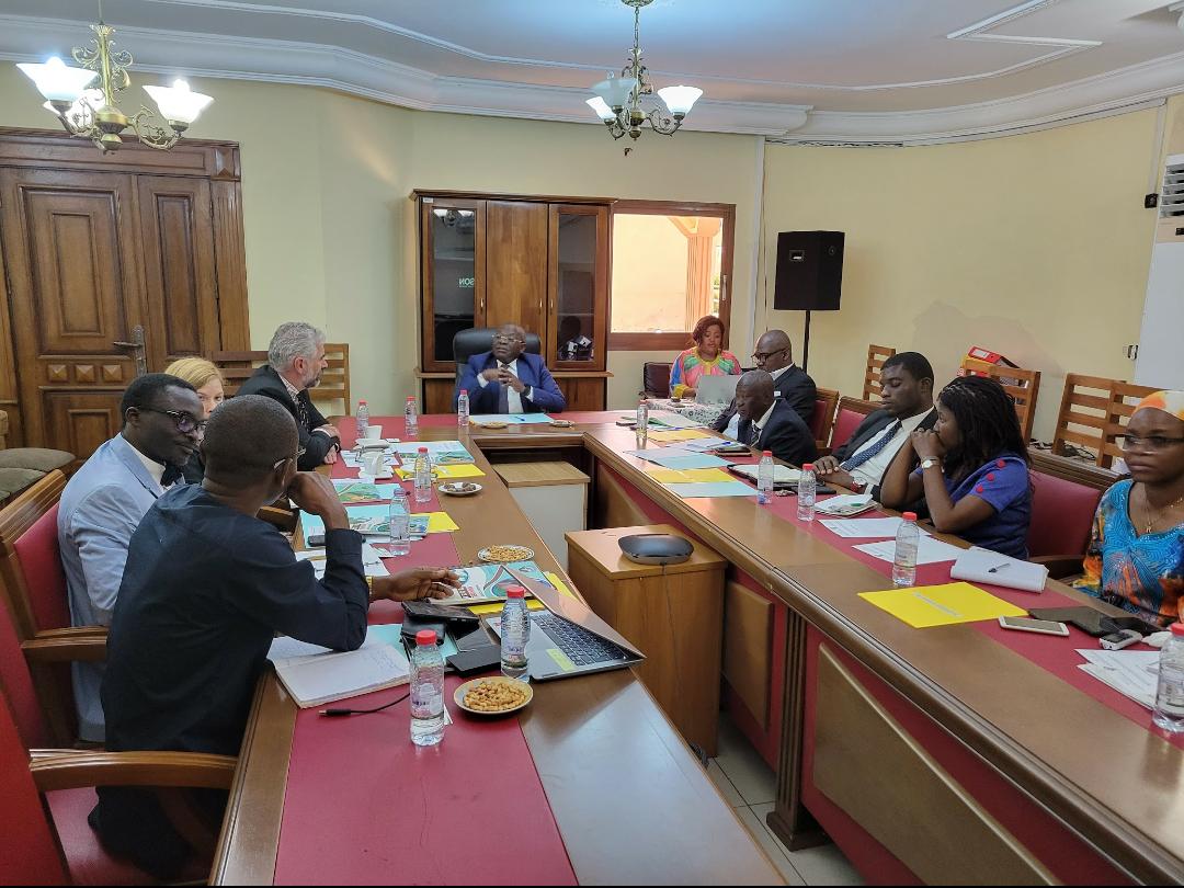 CanadaCameroon's tweet photo. Canada in Cameroon: Research in #biotechnology brings effective solutions in the cultivation of #cocoa. We explored the possibilities of partnership between 🇨🇦 and 🇨🇲 in this area, during a fruitful exchange with the Development Fund for the Cocoa and Coffee sectors #FODECC. https://t.co/LILU79pdyC