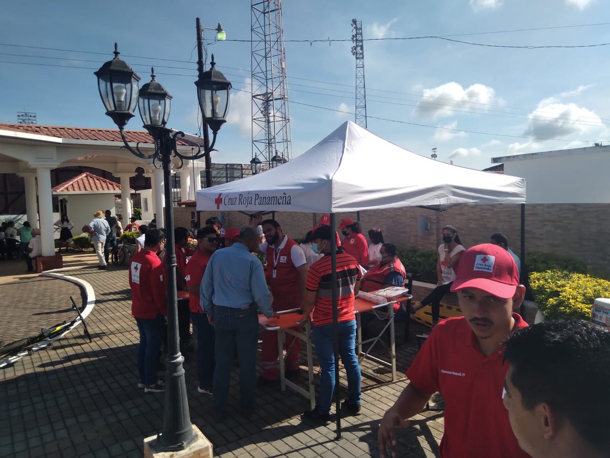 Hoy 2 de noviembre, voluntarios de @crpa_lastablas brindaron asistencia de primeros auxilios a los visitantes al cementerio municipal de Las Tablas. Con estas acciones damos inicio al Operaciones de Fiestas Patria 2022 en el distrito. <a href="/CDSocorristas/">Cuerpo de Socorristas</a>  <a href="/CruzRojaPanama/">Cruz Roja Panameña</a>