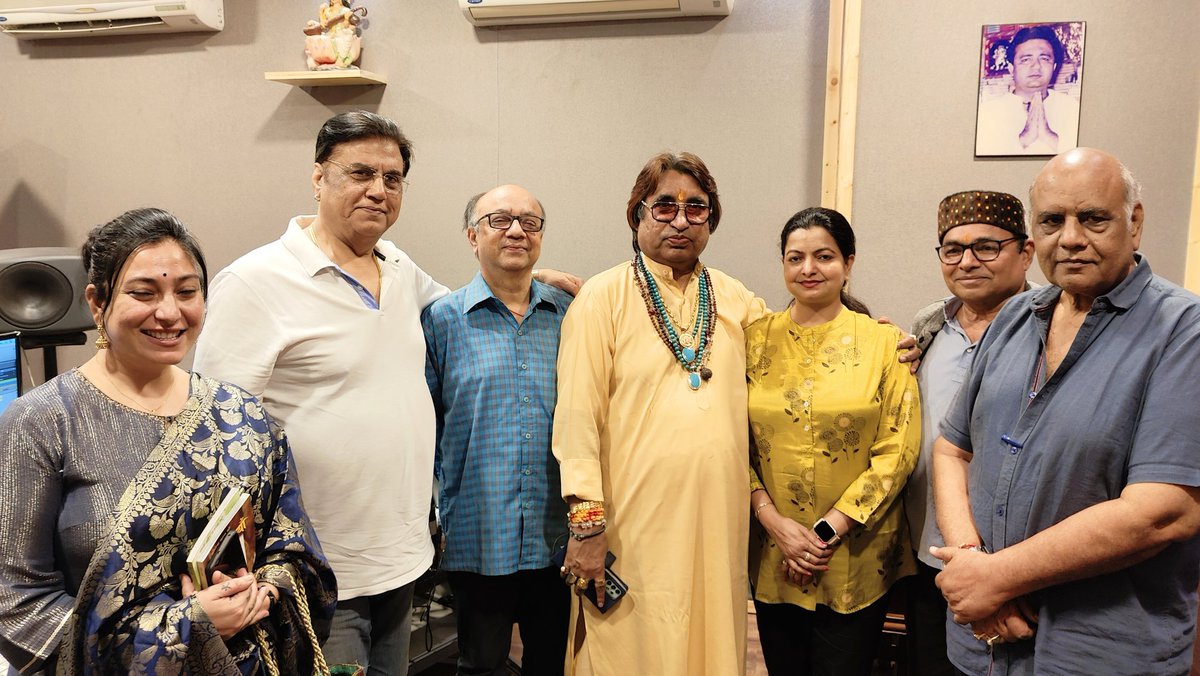 triptishakya's tweet photo. Had a superb recording session today in T-Series Studio under supervision of #SonuSrivastava ji, with amazing Music Director #DilipSen ji, Singer #VipinSachdeva, Lyricist #SudhakarSharma &amp; #ShardoolRathor, Recordist #SurjitDa https://t.co/4sZpBRVPQI