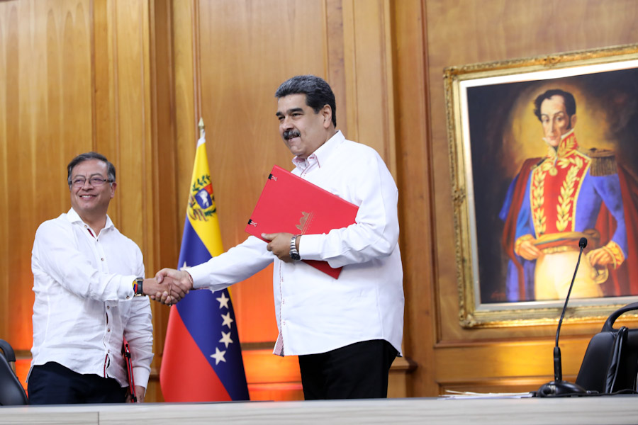 #NotiMippCI 📰🗞|  Venezuela y Colombia suscriben Declaración Conjunta para fortalecer la integración. Lea más ⏩acortar.link/chcXG5 #VenezuelaYColombiaJuntas