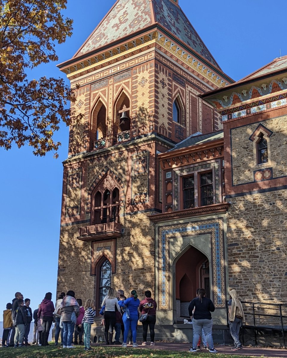 Joy fills our week as we reflect on Saturday's Arte y Lugares Especiales program. Olana's first-ever Spanish-language event was shared thanks to a collaboration between the library, Olana, Columbia County Sanctuary Movement, and ArtsConnect. Thank you all! Let's do it again! 🙂✨