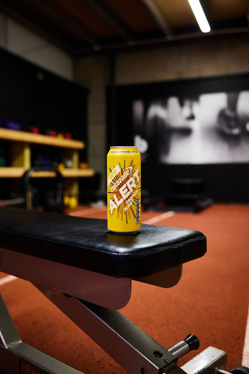 LucozadeAlert's tweet photo. Forgot you booked that PT session at 6am? 🏋️‍♀️⏰ 
Grab a Lucozade Alert ✅

Vitamin B3 helps reduce tiredness https://t.co/EPGbDxwSLX