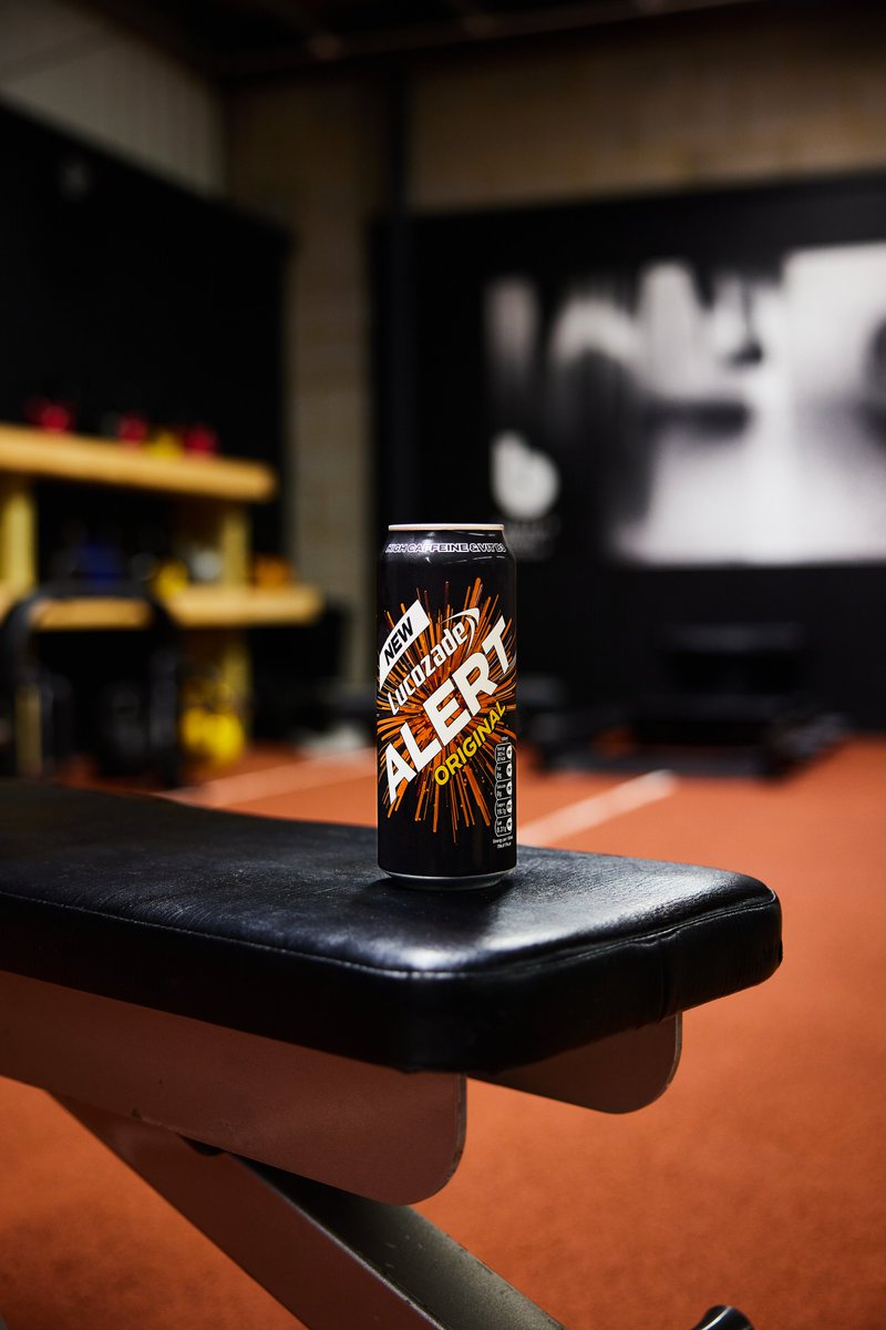 LucozadeAlert's tweet photo. Forgot you booked that PT session at 6am? 🏋️‍♀️⏰ 
Grab a Lucozade Alert ✅

Vitamin B3 helps reduce tiredness https://t.co/EPGbDxwSLX